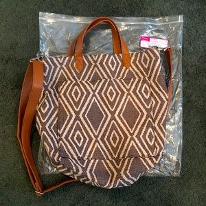 Thirty-one Geo Weave Window Shopper